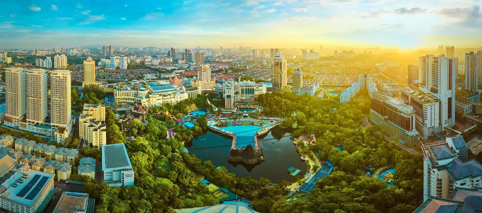 Вид на Sunway City